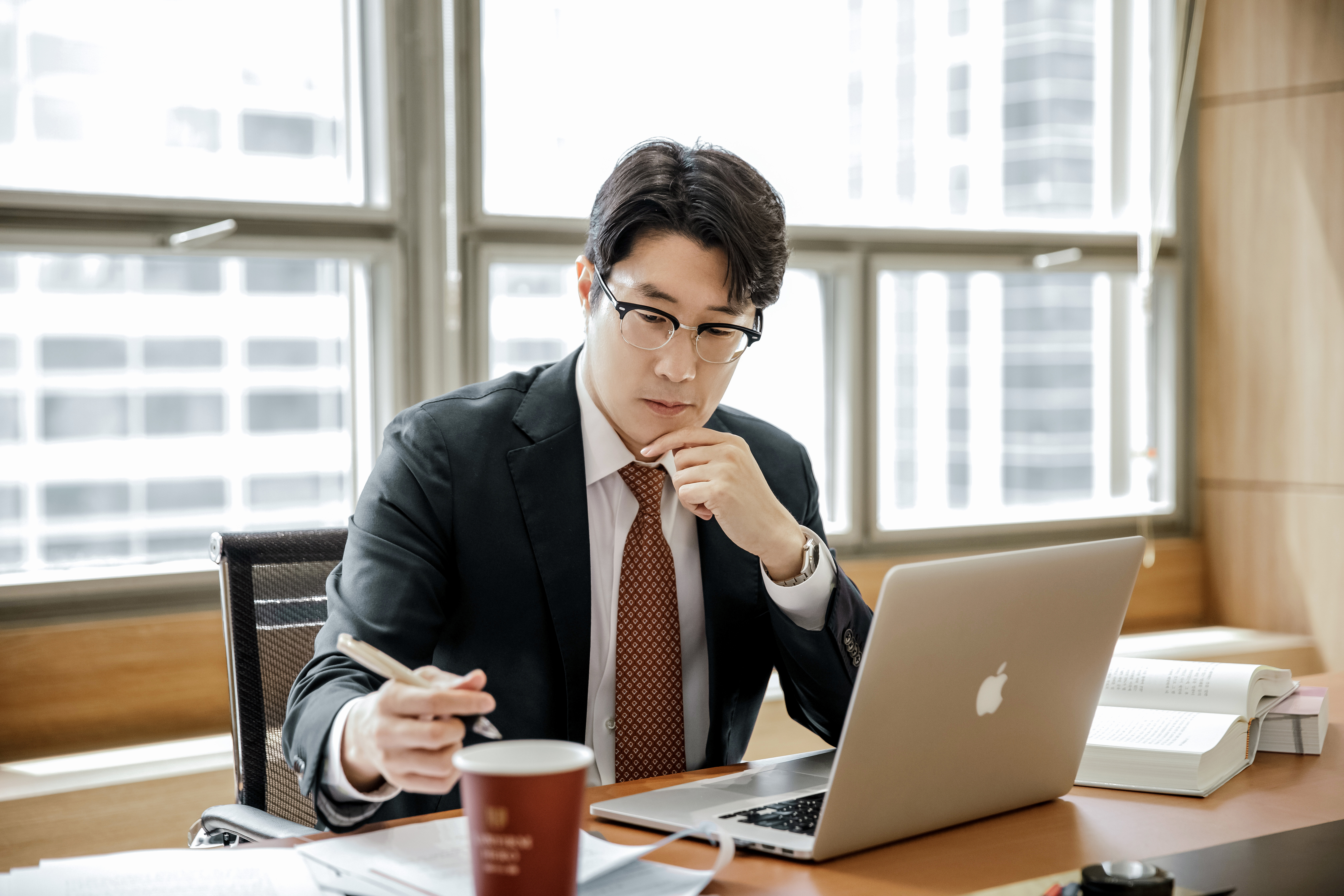 상간소송, 무조건 합의 금물… 위자료 아끼는 방어 전략은